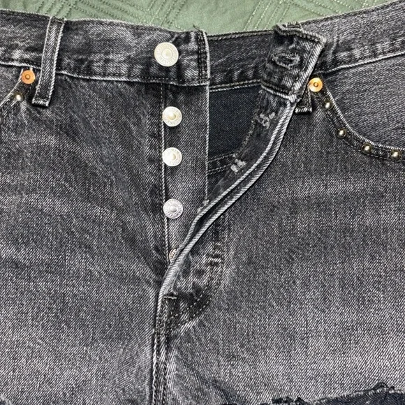 Levi’s501 Button-Fly “Studded” Black Denim ShortsSize: W 31